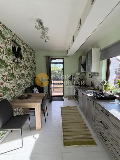 Apartament cu 3 camere decomandat, mobilat în Vișani
