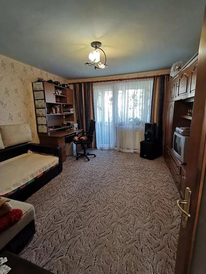 Apartament cu 4 camere decomandat în Central