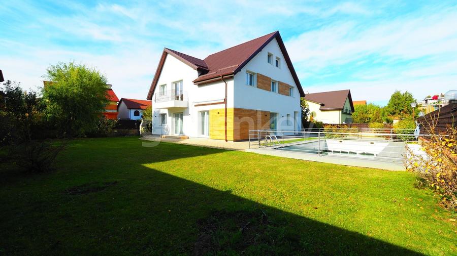 Casă individuală cu 7 camere cu Piscina în Iancu Nicolae