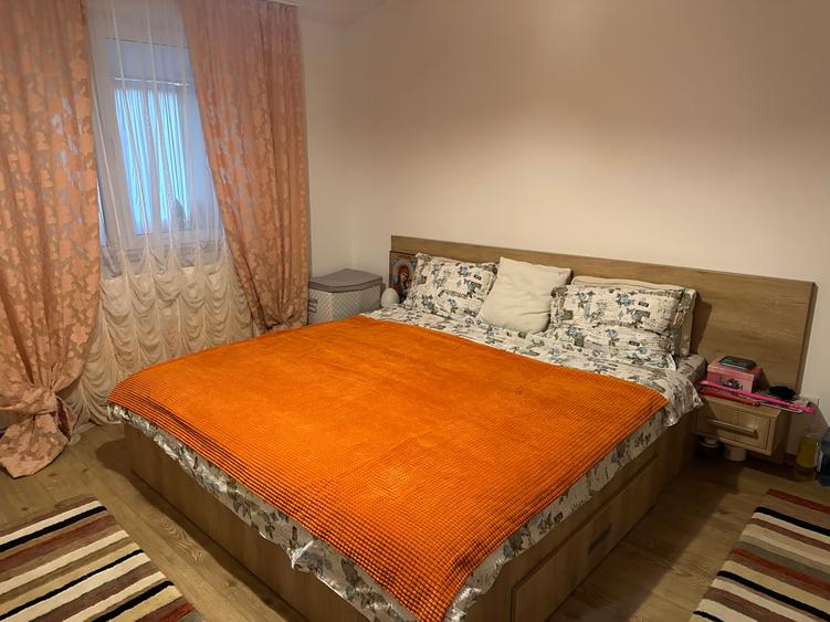 Apartament cu 3 camere decomandat, mobilat în Teilor