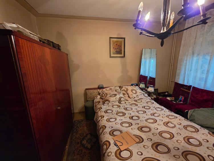 Apartament cu 3 camere decomandat în Drumul Taberei