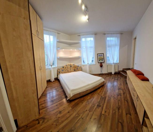 Apartament cu 3 camere decomandat, mobilat în Armeneasca