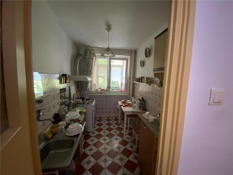 Apartament cu 3 camere semidecomandat în Vatra Luminoasă