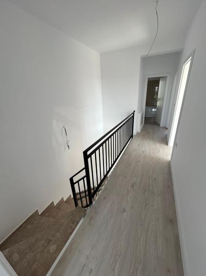 Duplex cu 4 camere cu Canalizare în Moșnița Veche