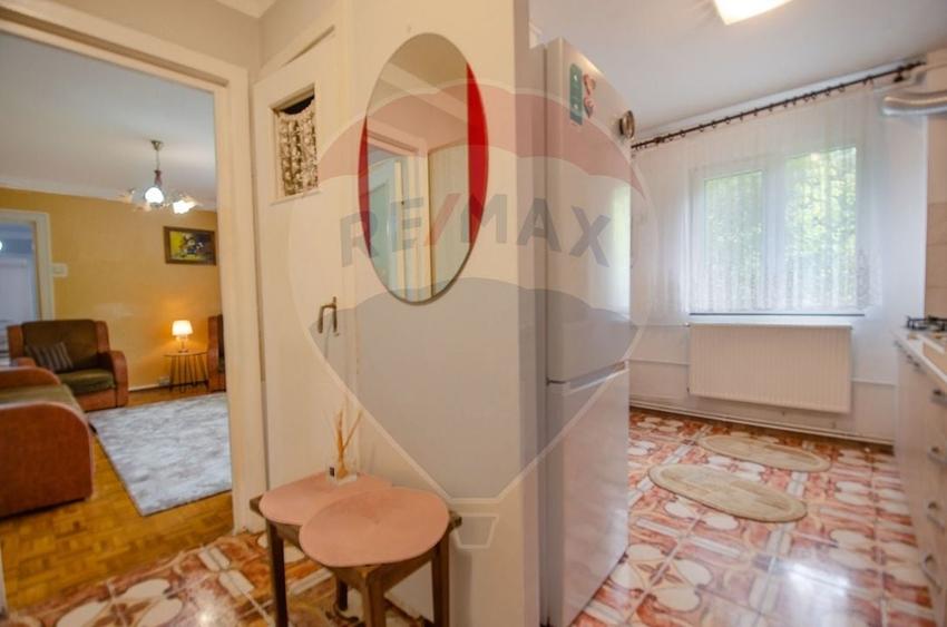 Apartament cu 3 camere semidecomandat, mobilat în Gheorghe Lazăr