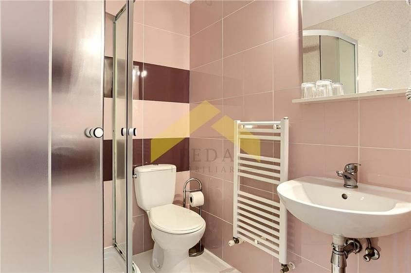 Casă individuală cu 13 camere cu Canalizare în Micălaca