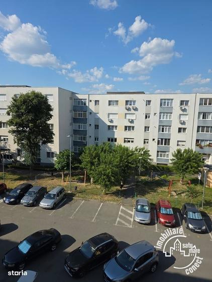 Apartament cu 4 camere decomandat în Micro 17