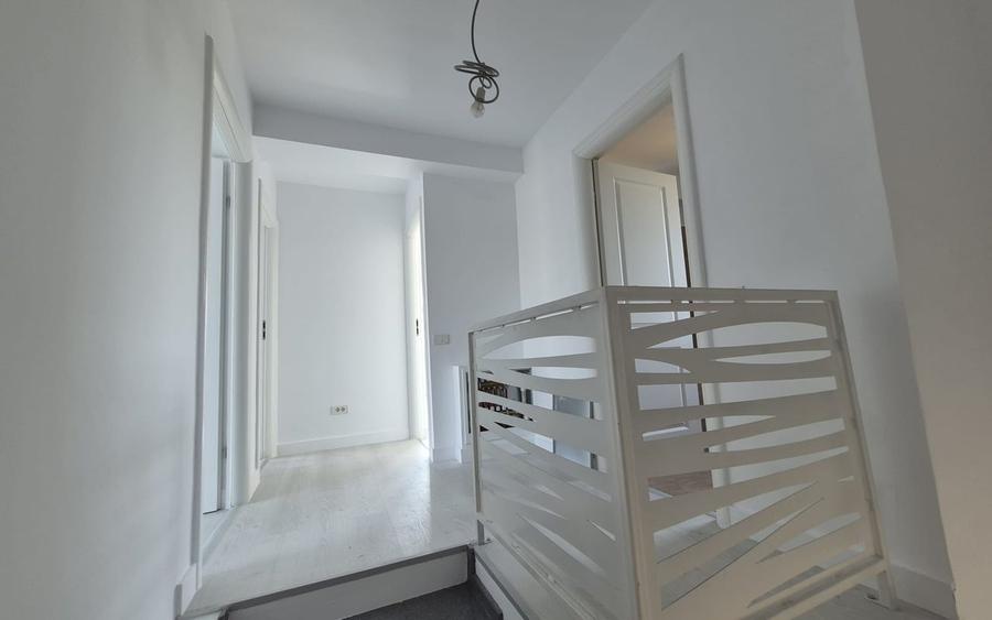 Duplex cu 4 camere cu Canalizare în Odăi