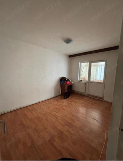Apartament cu 3 camere decomandat în Exterior Vest