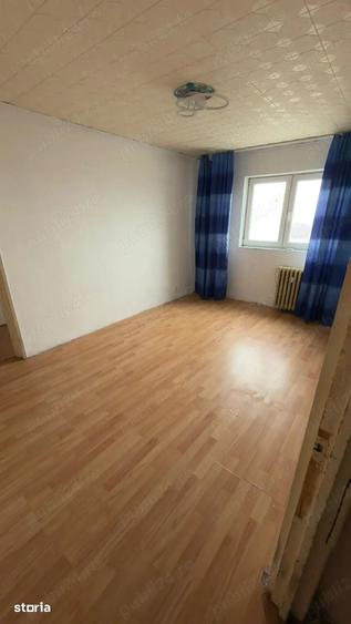 Apartament cu 3 camere decomandat în Crângași