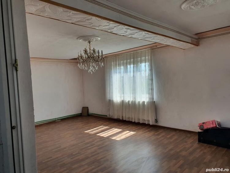 Casă cu 5 camere cu Teren 990 Mp în Sânmihaiu Român