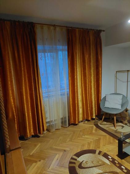 Apartament cu 3 camere decomandat în Ișalnița