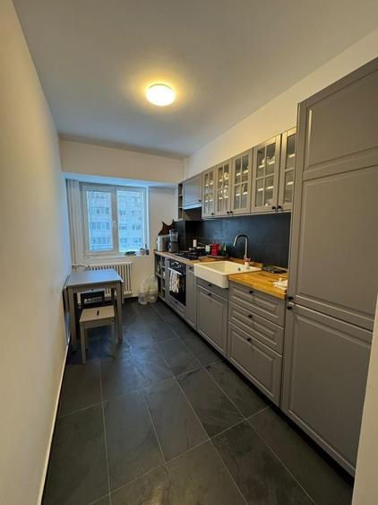 Apartament cu 3 camere semidecomandat, mobilat în Titulescu