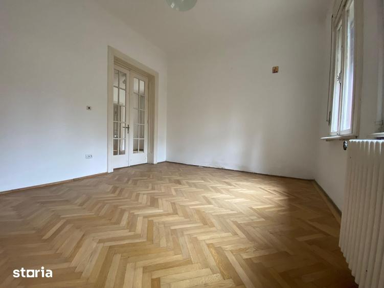 Casă cu 4 camere semidecomandat cu Teren 204 Mp în Floreasca