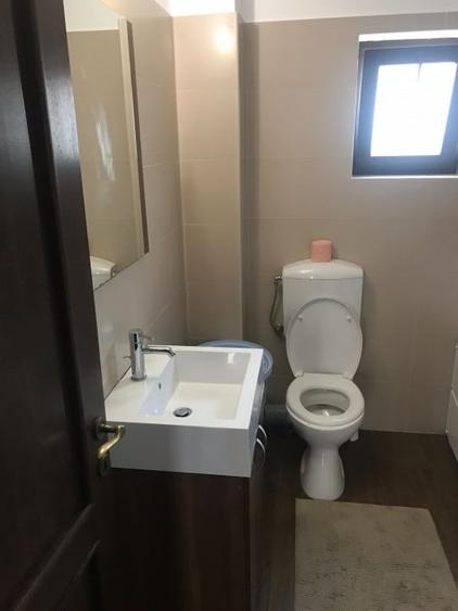 Casă individuală cu 4 camere cu Canalizare în Exterior Est