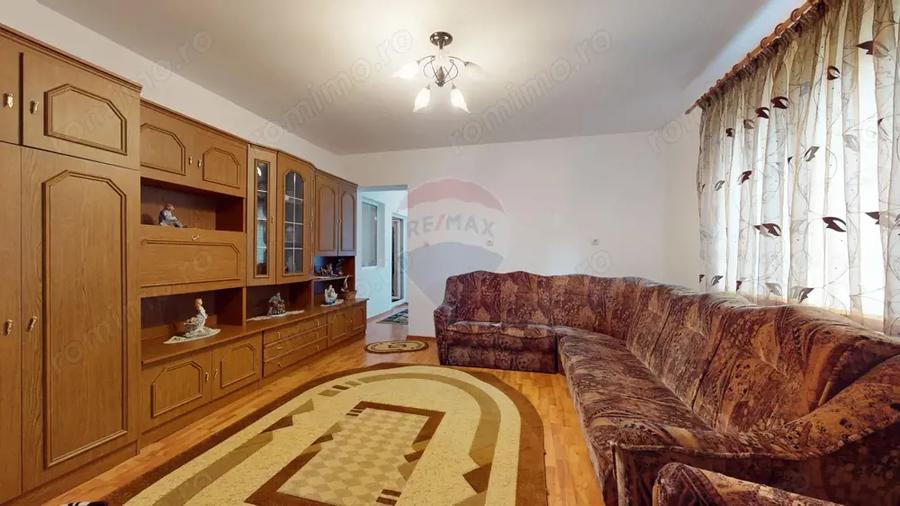 Casă cu Teren 2633 Mp în Periferie