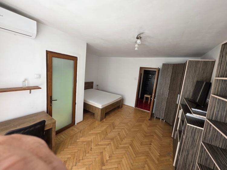 Garsonieră semidecomandată în Titan