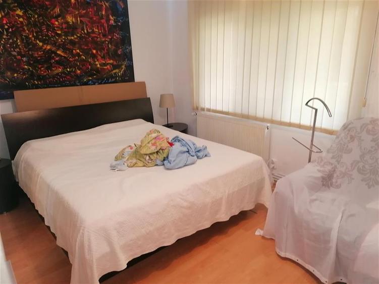 Apartament cu 4 camere decomandat în Soarelui