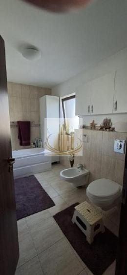 Casă individuală cu 4 camere cu Canalizare în Dumbrăvița