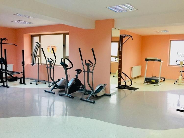 Apartament cu 3 camere decomandat în Costin Georgian