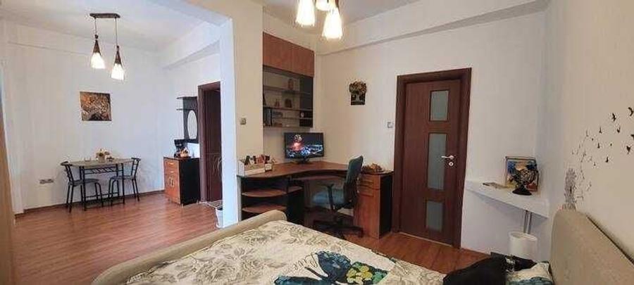 Garsonieră decomandată în Cișmigiu
