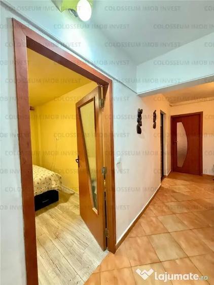 Apartament cu 3 camere decomandat în Răcădău
