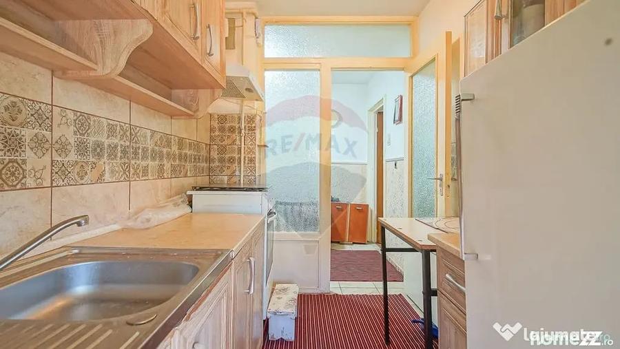 Apartament cu 3 camere semidecomandat în Griviței
