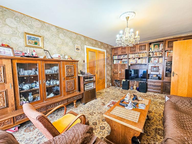 Apartament cu 4 camere semidecomandat, mobilat în Vatra Luminoasă