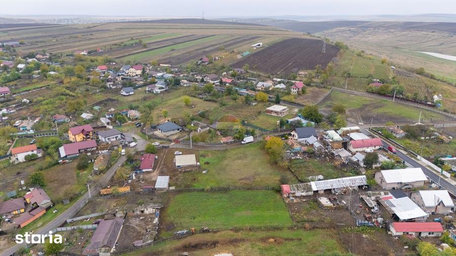 Teren de 3633 mp, în Lețcani