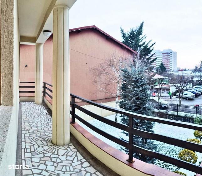 Casă cu 10 camere cu Teren 1178 Mp în Micro 6