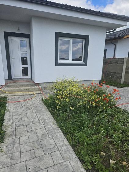 Casă cu 3 camere cu Teren 585 Mp în Moșnița Nouă