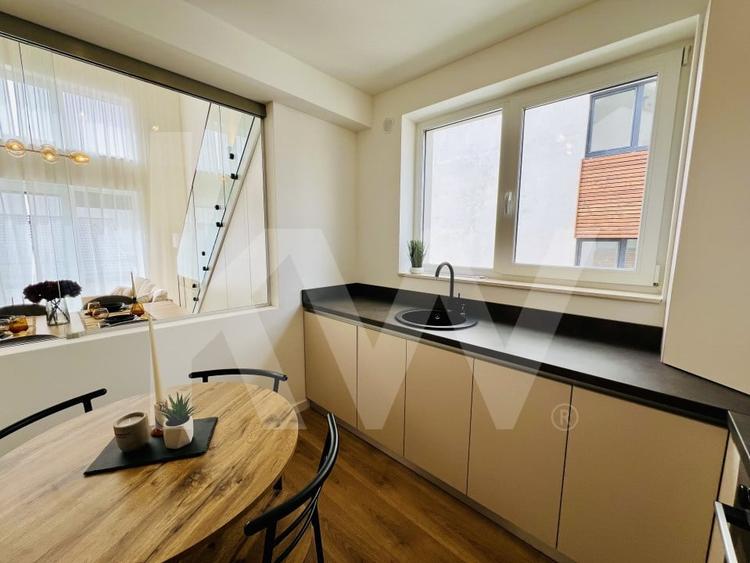 Apartament cu 4 camere decomandat în Cristian