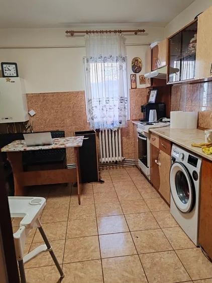 Apartament cu 2 camere decomandat, etaj 1/4, zona Dacia - 1