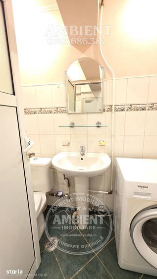 Apartament cu 4 camere decomandat în Est