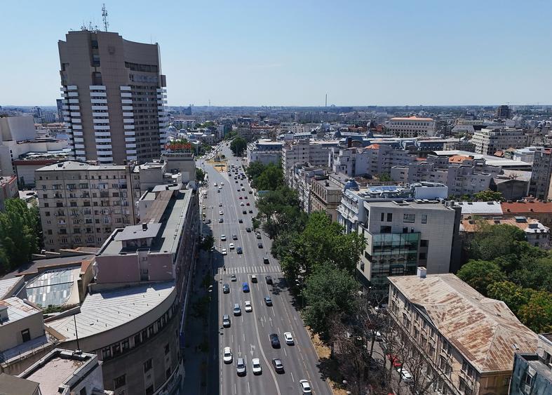 Birou, de 1,900 mp, în Universitate