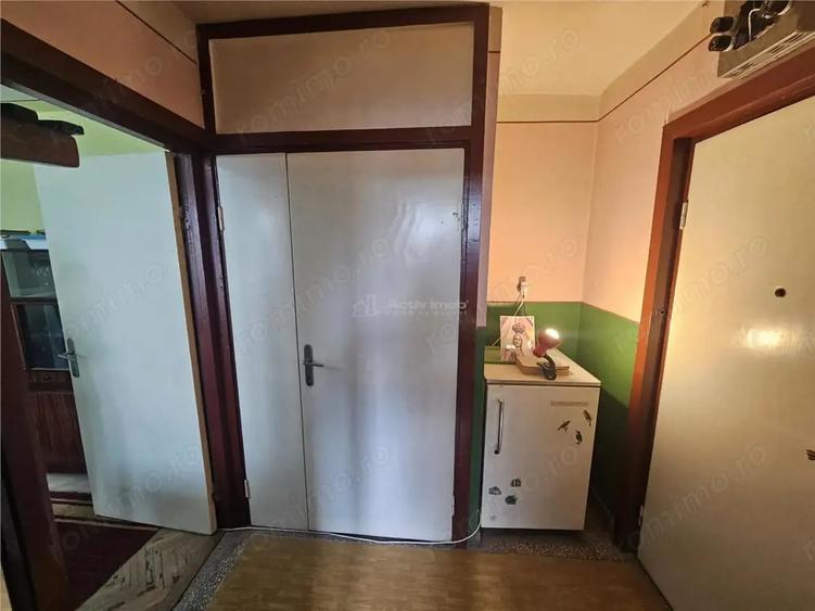 Apartament cu 2 camere semidecomandat în Micro I