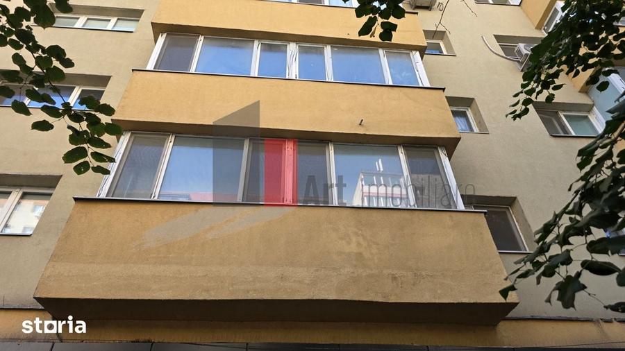 Apartament cu 4 camere decomandat în Tei