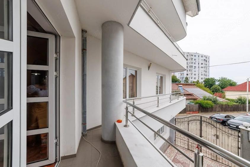 Casă cu 9 camere cu Teren 224 Mp în Găvana