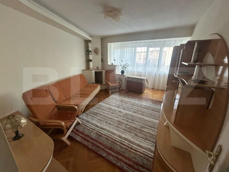Apartament cu 3 camere decomandat, mobilat în Cetate