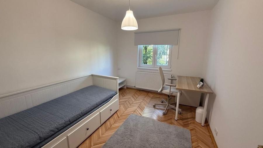 Apartament cu 3 camere decomandat în Baba-Dochia