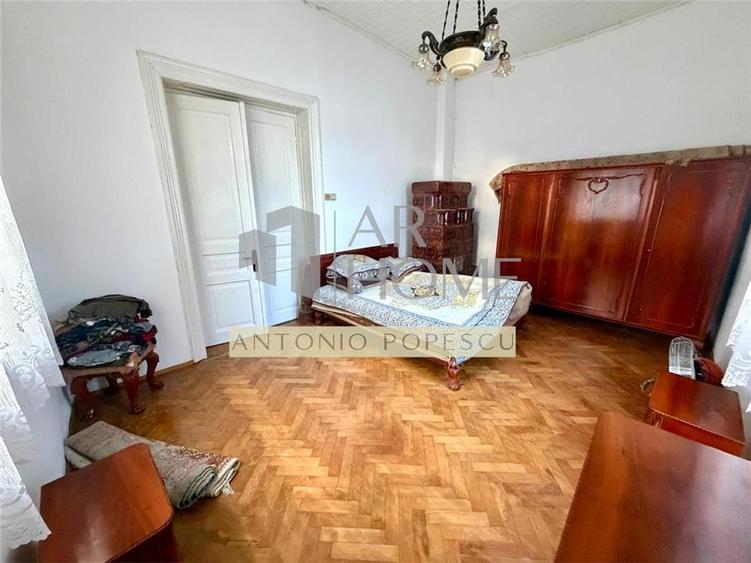 Casă individuală cu 4 camere cu Teren 285 Mp în Central