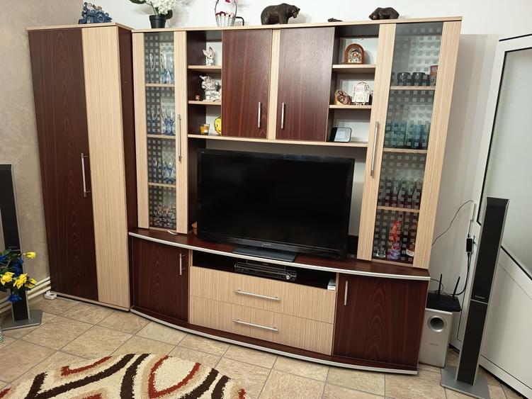 Apartament cu 4 camere decomandat în CET