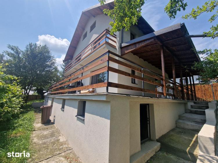 Casă cu 5 camere cu Teren 700 Mp în Ghioșești