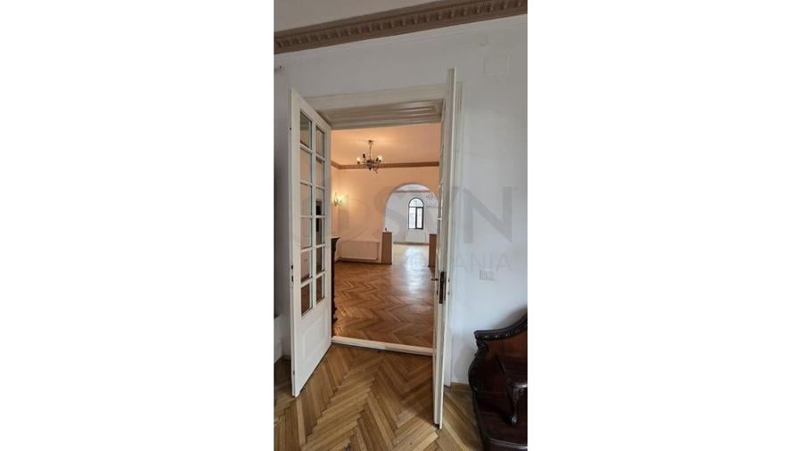 Apartament cu 3 camere circular, mobilat în Ferdinand