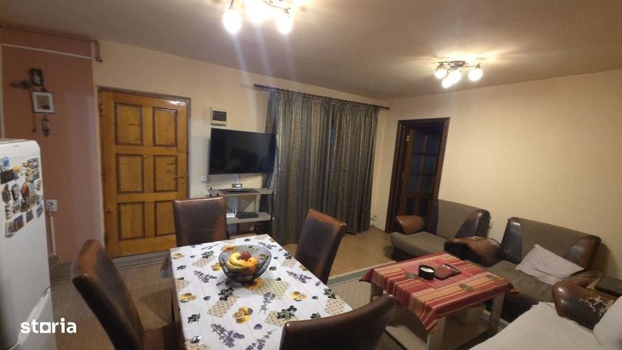 Casă cu 3 camere decomandat cu Teren 100 Mp în Brătianu
