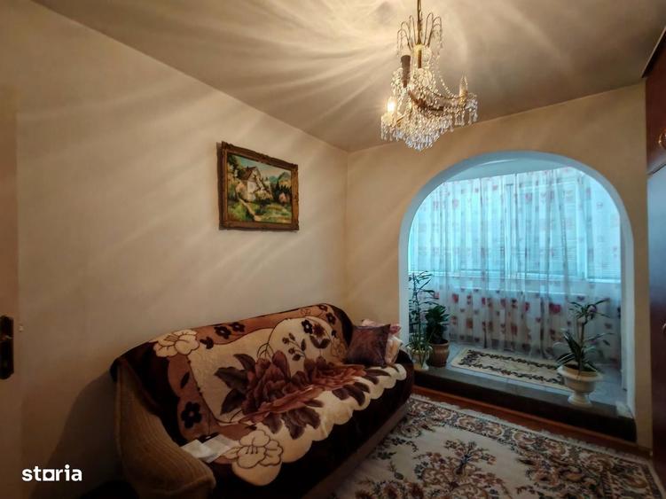 Apartament cu 3 camere decomandat în Dacia
