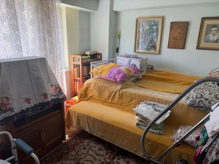 Apartament cu 4 camere decomandat în Exterior Vest