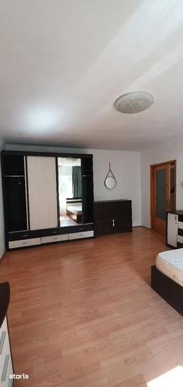 Apartament cu 3 camere decomandat, mobilat în Centrul Civic