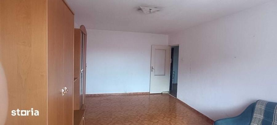 Apartament cu 3 camere decomandat în Sud