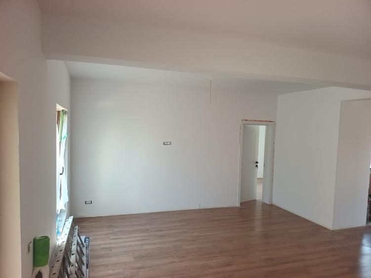 Duplex cu 4 camere cu Canalizare în Giroc